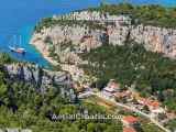 Vela Stiniva, The island of Hvar