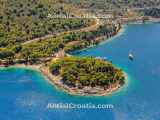 Vis town, The island of Vis